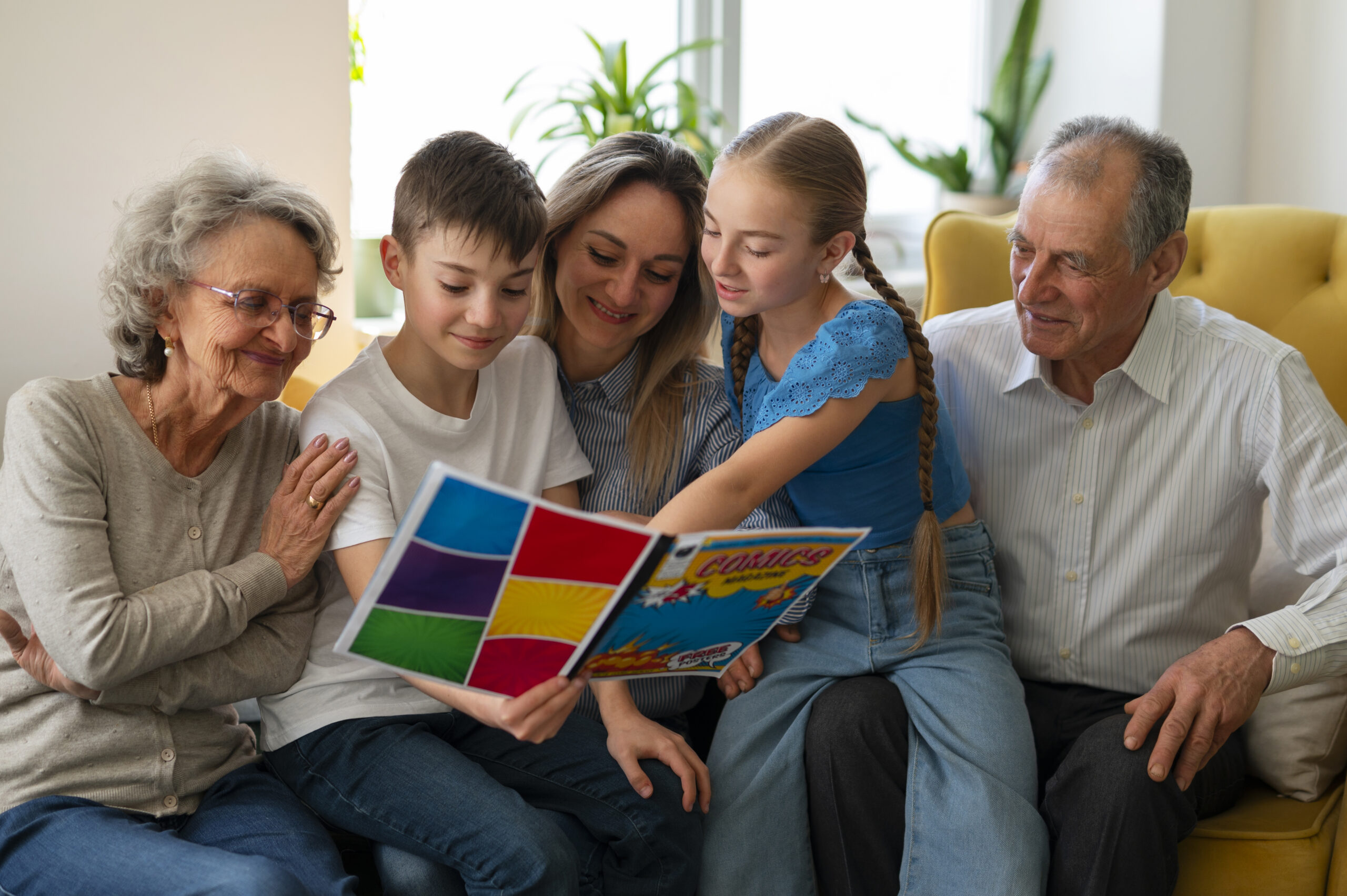 plan-moyen-famille-lisant-des-bandes-dessinees-ensemble